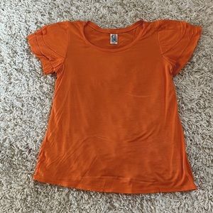 This is a orange Erge designs size 16 kids top ( only